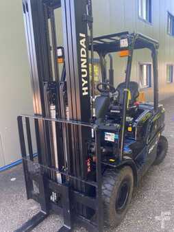 Carrelli elevatori diesel 2022  Hyundai 25D-9V (2)