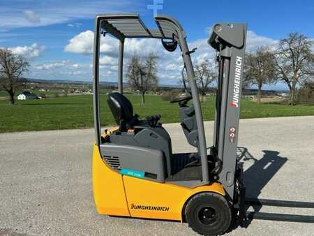 Carrelli elettrici 3 ruote 2022  Jungheinrich EFG 110k (1)