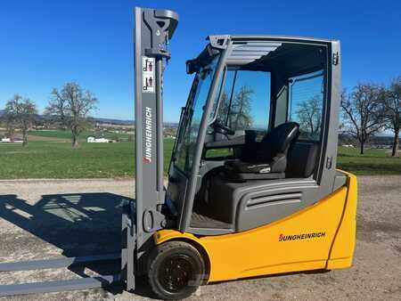 Carrelli elettrici 3 ruote 2017  Jungheinrich EFG 220 (1)