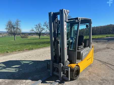 Carrelli elettrici 3 ruote 2017  Jungheinrich EFG 220 (3)