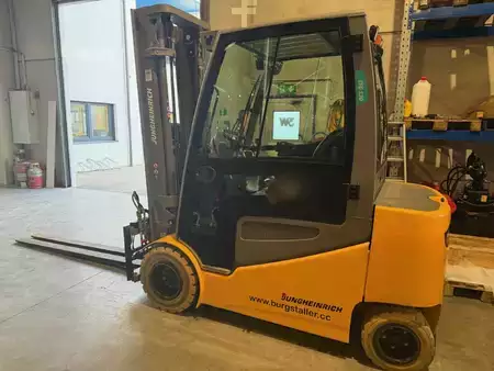 Elektromos 4 kerekű 2023  Jungheinrich EFG S30 (1)