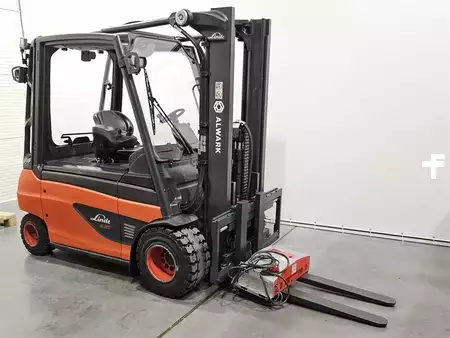 Electric - 4 wheels 2021  Linde E35L (1)