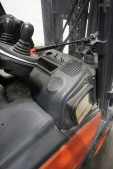 Chariots électriques à 3 roues 2013  Linde E15 (5)