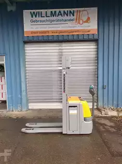 Apilador eléctrico 2016  Jungheinrich EJC212z (9)