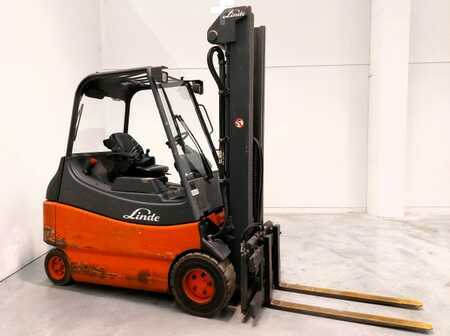 4-wiel elektrische heftrucks 2009  Linde E30-02-600 (1)
