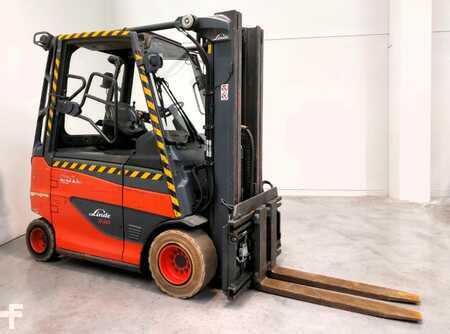 Elektro čtyřkolový VZV 2016  Linde E30H-01 (1)