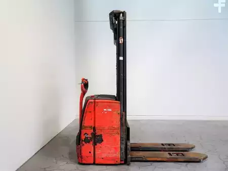 Stoccatori uomo a piedi 2015  Linde L16i (2)