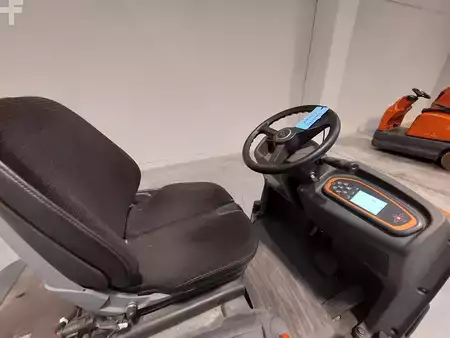 Camions à plate-forme éléctrique 2017  Linde P60 (6)