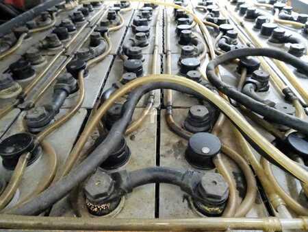 Elektro čtyřkolový VZV 2011  Linde E25L-01 (5)