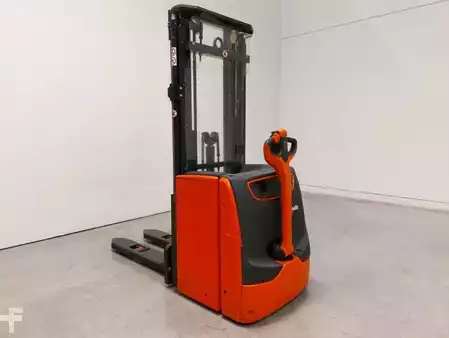 Stacker de condutor em pé 2018  Linde L16 (1)