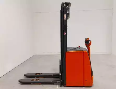 Stacker de condutor em pé 2018  Linde L16 (2)