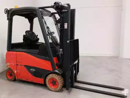 Elektryczne 4-kołowe 2021  Linde E16PH-02 (1)