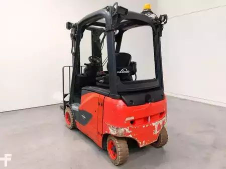 Elektryczne 4-kołowe 2021  Linde E16PH-02 (3)