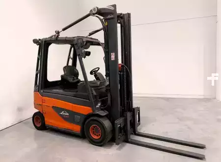 Elektro čtyřkolový VZV 2017  Linde E25-01 (1)