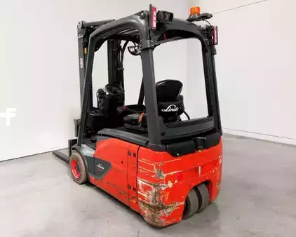 Chariots électriques à 3 roues 2018  Linde E16-02 (3)