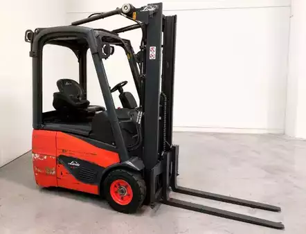 Chariots électriques à 3 roues 2017  Linde E12-02 (1)