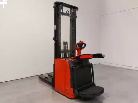 Stoccatori uomo a piedi 2020  Linde L14 (1)