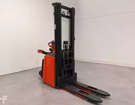 Stoccatori uomo a piedi 2020  Linde L14 (4)