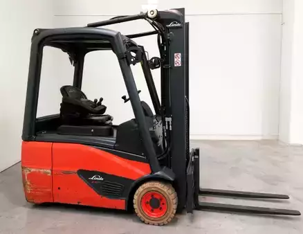 3-wiel elektrische heftrucks 2020  Linde E16-02 (1)