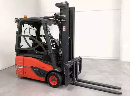 3-wiel elektrische heftrucks 2021  Linde E16-02 (1)