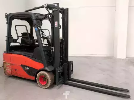 3-wiel elektrische heftrucks 2022  Linde E20L-02 (1)
