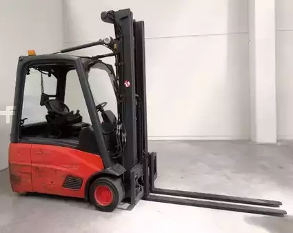 3-wiel elektrische heftrucks 2012  Linde E18-01 (1)