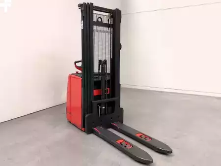 VZV s plošinou pro řidiče 2019  Linde L14 (4)