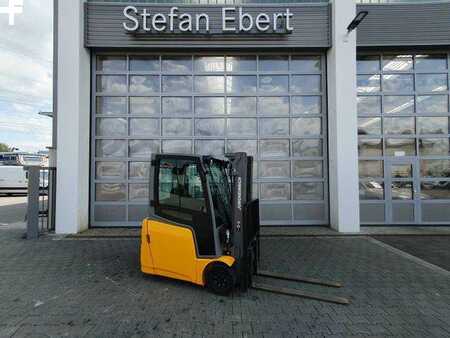 4-wiel elektrische heftrucks 2016  Jungheinrich EFG 215 / Triplex: 4.25m! / SS / 4.166h / 2024 (1)