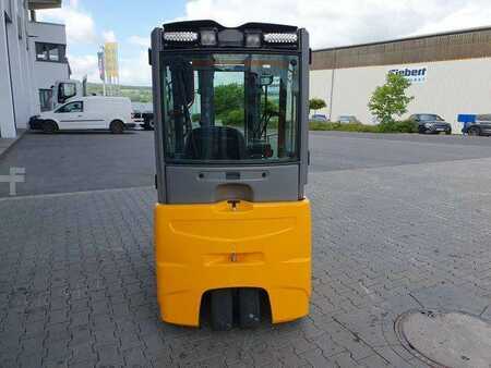 Eléctrico - 4 rodas 2016  Jungheinrich EFG 215 / Triplex: 4.25m! / SS / 2.472h! / 2020 (5)