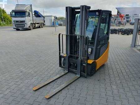 Eléctrico - 4 rodas 2016  Jungheinrich EFG 215 / Triplex: 4.25m! / SS / 2.472h! / 2020 (8)