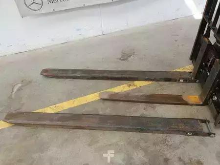 Gas truck 2020  Manitou MI 25 G / Triplex: 4.70m / nur 1.976h! / SS (10)