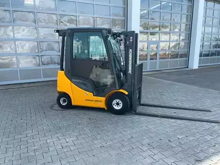 Carrelli elevatori diesel 2015  Jungheinrich DFG 316s / Triplex: 4.4m / 2.008h / Klima / SS (11)