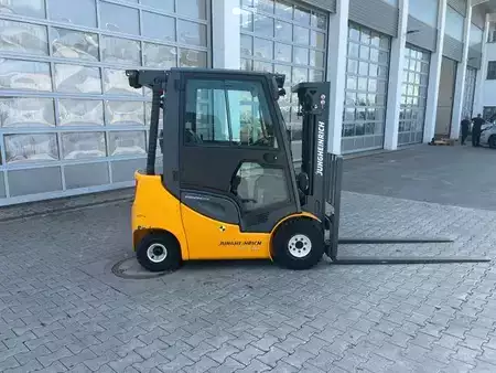 Carrelli elevatori diesel 2015  Jungheinrich DFG 316s / Triplex: 4.4m / 2.008h / Klima / SS (12)