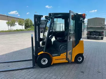Carrelli elevatori diesel 2015  Jungheinrich DFG 316s / Triplex: 4.4m / 2.008h / Klima / SS (16)