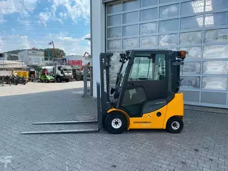 Carrelli elevatori diesel 2015  Jungheinrich DFG 316s / Triplex: 4.4m / 2.008h / Klima / SS (4)