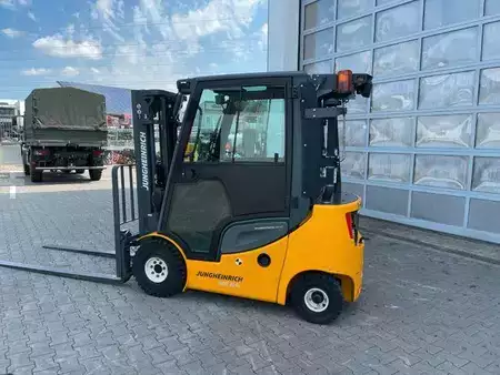 Carrelli elevatori diesel 2015  Jungheinrich DFG 316s / Triplex: 4.4m / 2.008h / Klima / SS (5)
