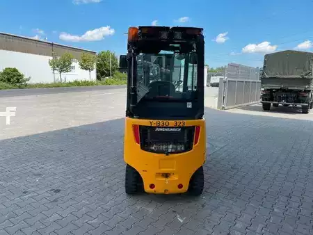 Carrelli elevatori diesel 2015  Jungheinrich DFG 316s / Triplex: 4.4m / 2.008h / Klima / SS (7)