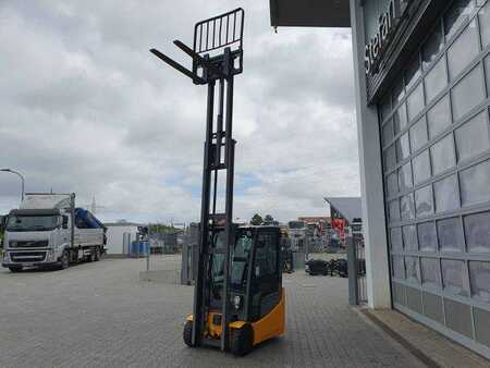 Eléctrico - 4 rodas 2016  Jungheinrich EFG 215 / Triplex: 4.25m! / SS / 4.297h! (10)