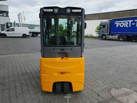 Eléctrico - 4 rodas 2016  Jungheinrich EFG 215 / Triplex: 4.25m! / SS / 4.297h! (5)