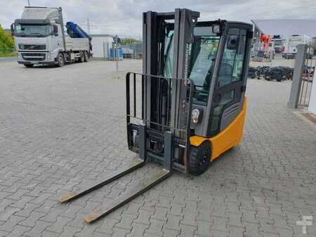 Eléctrico - 4 rodas 2016  Jungheinrich EFG 215 / Triplex: 4.25m! / SS / 4.297h! (8)