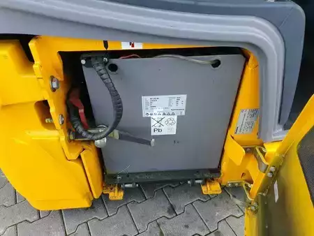 Sähkö - 4 pyör 2017  Jungheinrich EFG 215 / Triplex: 4.25m! / SS / nur 2.184h! (11)