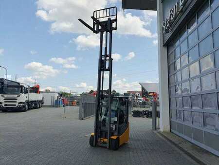 Eléctrico - 4 rodas 2017  Jungheinrich EFG 215 / Triplex: 4.25m! / SS / nur 2.184h! (10)