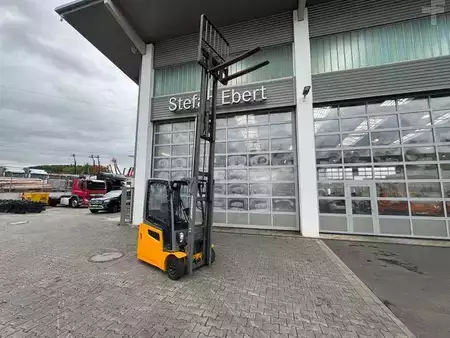 Sähkö - 4 pyör 2017  Jungheinrich EFG 215 / Triplex: 4.25m! / SS / nur 2.819h! (11)