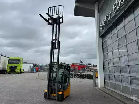 Sähkö - 4 pyör 2017  Jungheinrich EFG 215 / Triplex: 4.25m! / SS / nur 2.819h! (12)