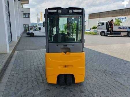 Eléctrico - 4 rodas 2016  Jungheinrich EFG 215 / Triplex: 4.25m! / SS / 4.166h / 2024 (5)