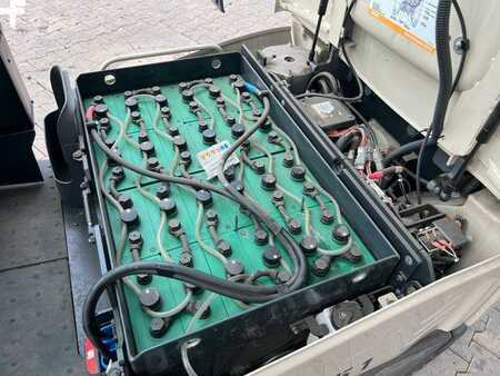 Elektro čtyřkolový VZV 2016  Crown SCT6020-1.3 / Triplex 4,3m / 1.227h / 2017 (10)