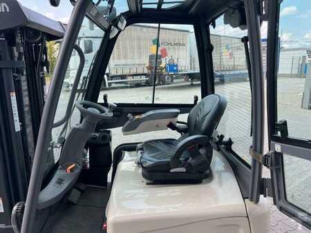 Elektro čtyřkolový VZV 2016  Crown SCT6020-1.3 / Triplex 4,3m / 1.227h / 2017 (13)