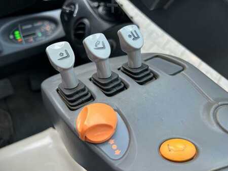 Elektro čtyřkolový VZV 2016  Crown SCT6020-1.3 / Triplex 4,3m / 1.227h / 2017 (14)