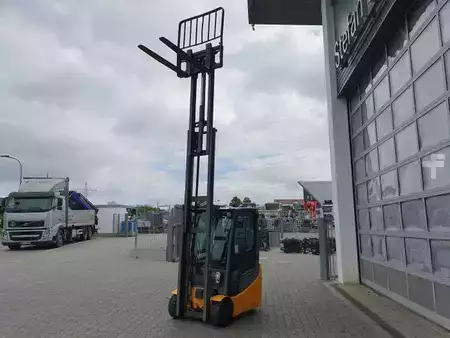 Carrelli elettrici 4 ruote 2016  Jungheinrich EFG 215 / Triplex: 4.25m! / SS / 4.297h! (9)