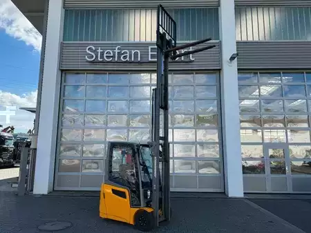 Sähkö - 4 pyör 2017  Jungheinrich EFG 215 / Triplex: 4.25m! / SS / nur 2.865h! (12)